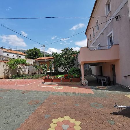 Apartman Pod Nehajem Apartment Сен Екстериор снимка