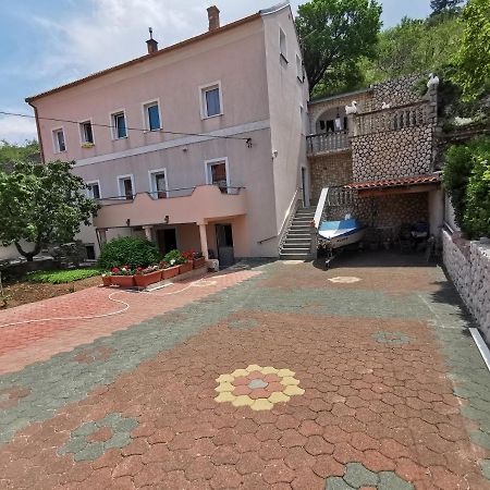 Apartman Pod Nehajem Apartment Сен Екстериор снимка