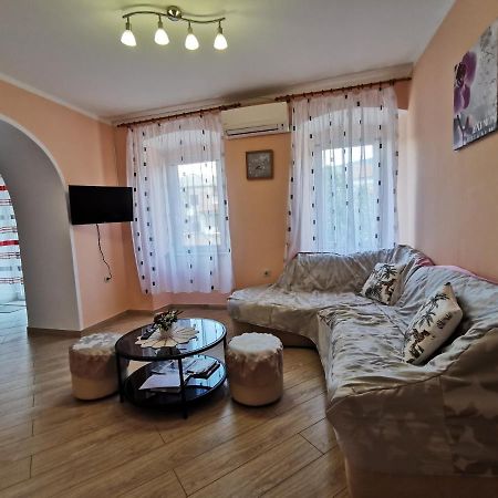 Apartman Pod Nehajem Apartment Сен Екстериор снимка