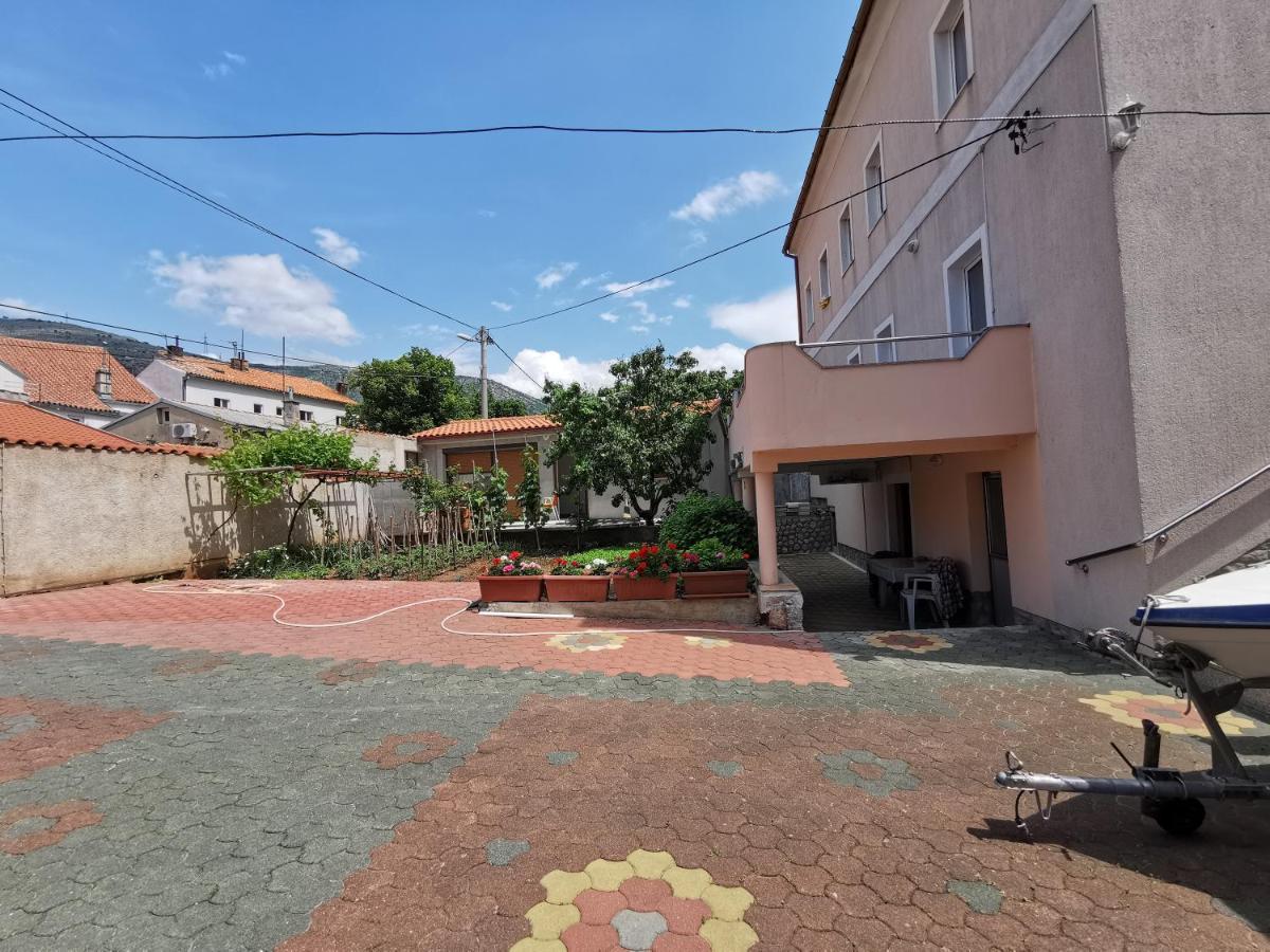 Apartman Pod Nehajem Apartment Сен Екстериор снимка