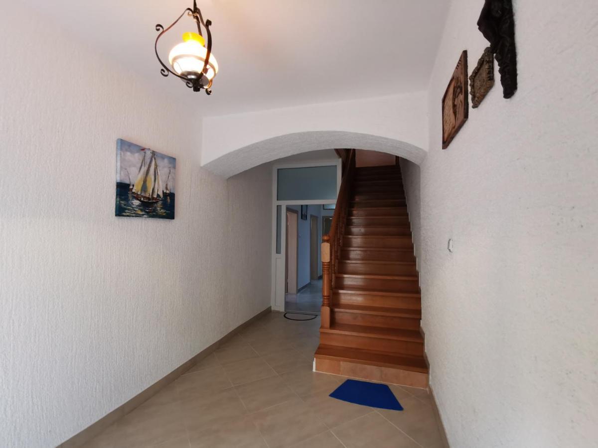 Apartman Pod Nehajem Apartment Сен Екстериор снимка