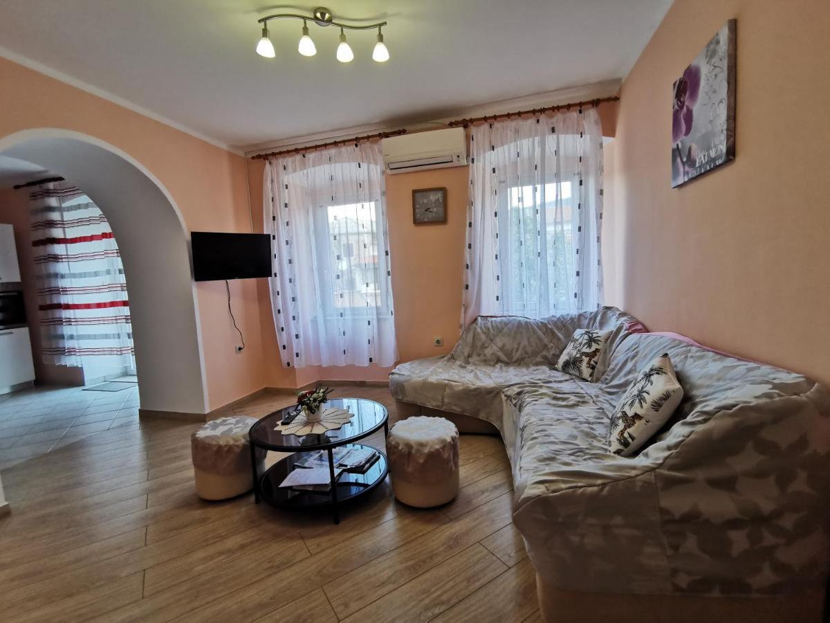 Apartman Pod Nehajem Apartment Сен Екстериор снимка