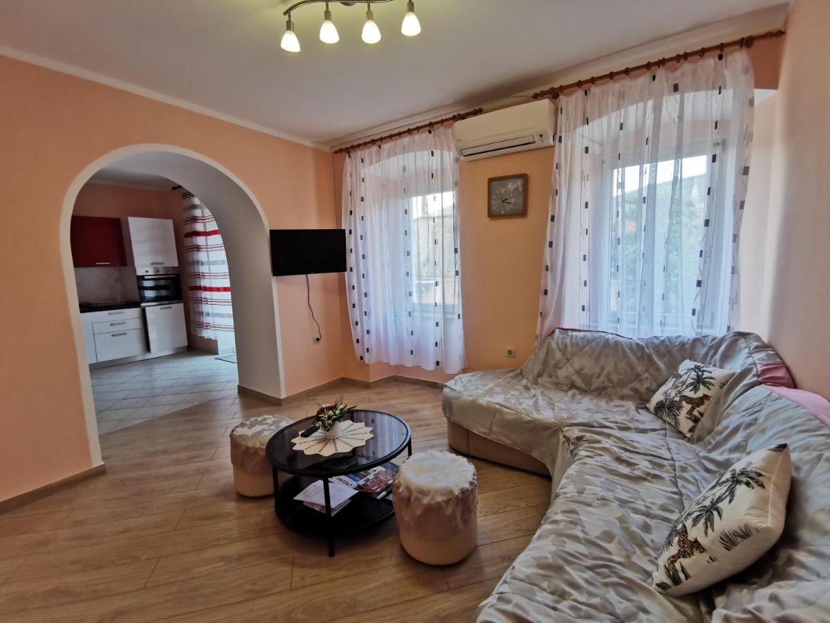Apartman Pod Nehajem Apartment Сен Екстериор снимка